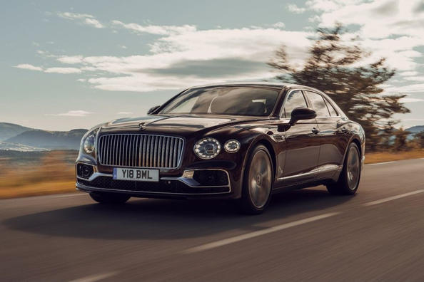 Recensione della berlina di lusso a trazione integrale Bentley Flying Spur