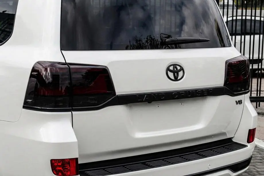 Toyota Land Cruiser 200 2007-2021 Fanali Posteriori 2016-2021 (Sequential Black) Image