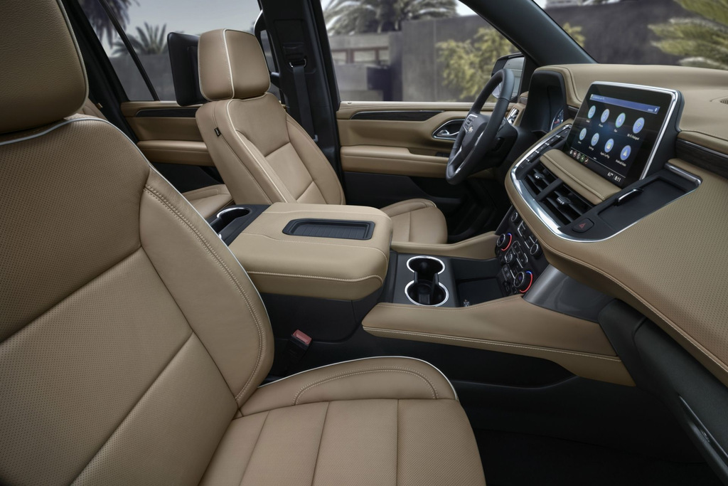 Chevrolet Suburban grande SUV a otto posti