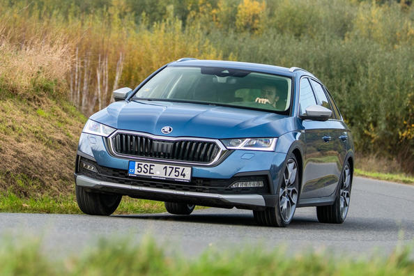 Recensione del carro Skoda Octavia Scout Foto 4