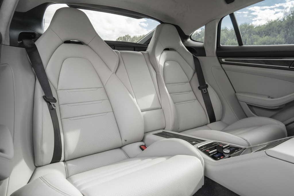Recensione del liftback aggiornato Porsche Panamera Turbo S