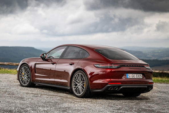 Recensione del liftback aggiornato Porsche Panamera Turbo S Foto 5