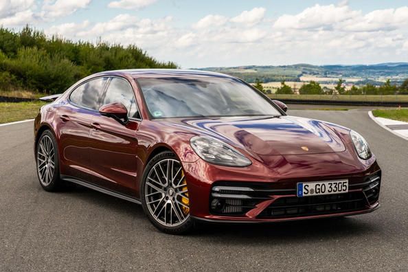 Recensione del liftback aggiornato Porsche Panamera Turbo S Foto 2