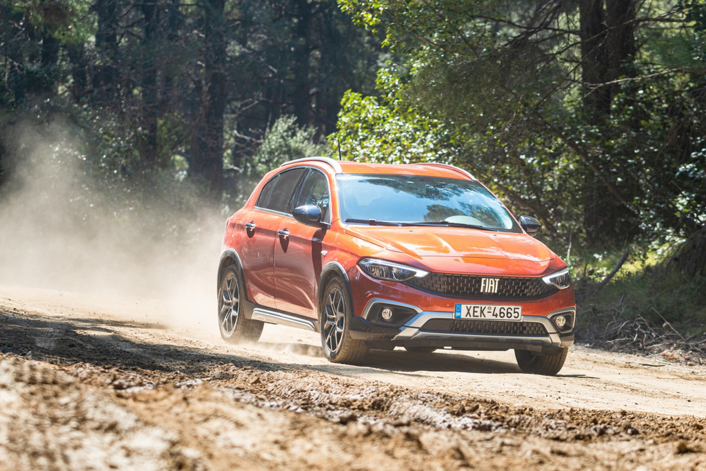 Recensione della versione fuoristrada della berlina Fiat Tipo Cross