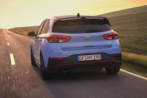 Revisione di una modifica più produttiva della berlina Hyundai i30 N