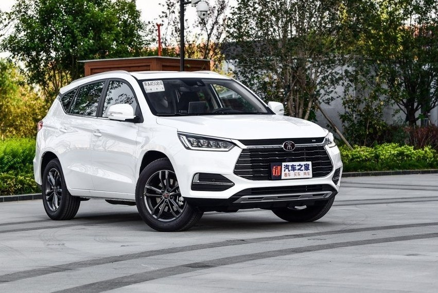 Recensione crossover canzone BYD BY