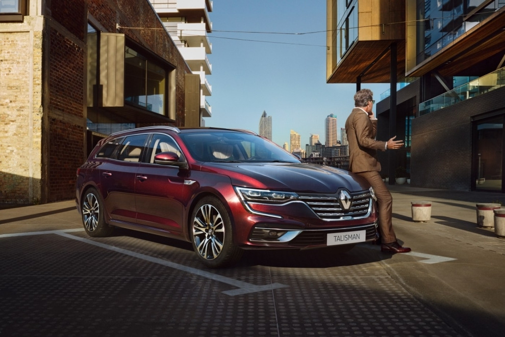 Revisione della station wagon modernizzata Renault Talisman Estate