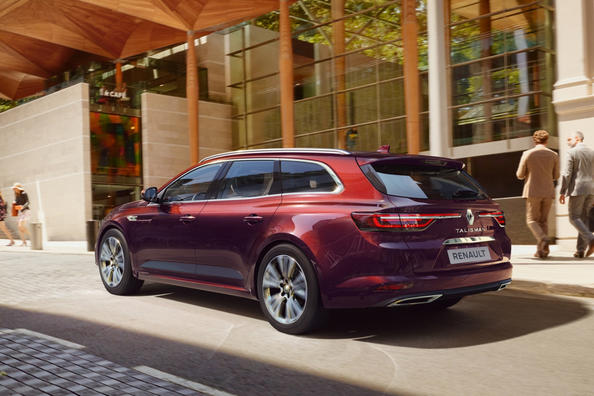 Revisione della station wagon modernizzata Renault Talisman Estate Foto 3