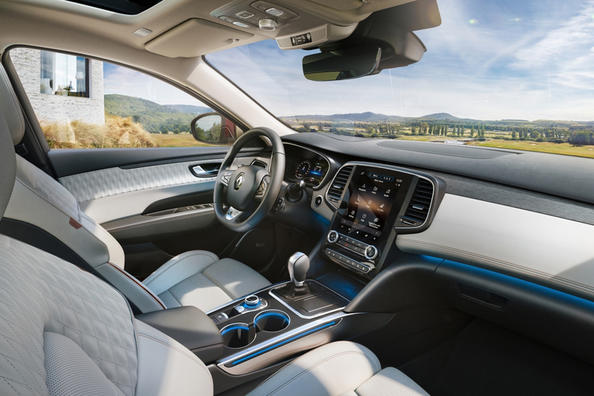 Revisione della station wagon modernizzata Renault Talisman Estate Foto 4