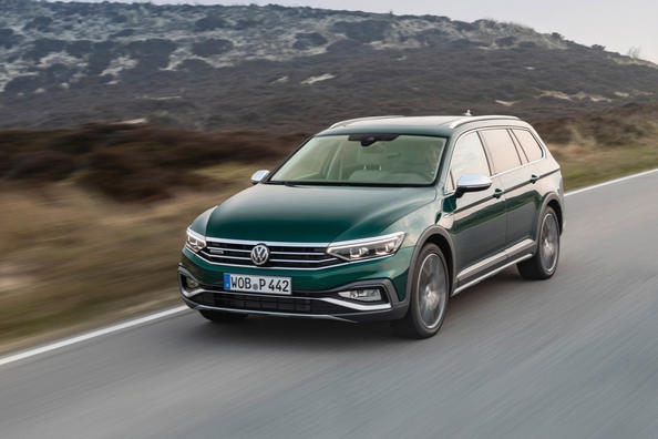 Recensione della station wagon fuoristrada Volkswagen Passat Alltrack Foto 2