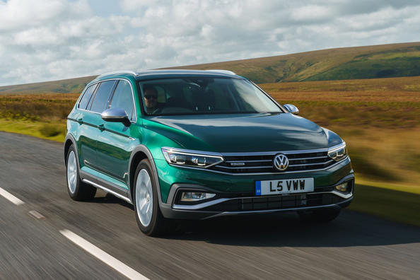 Recensione della station wagon fuoristrada Volkswagen Passat Alltrack Foto 4