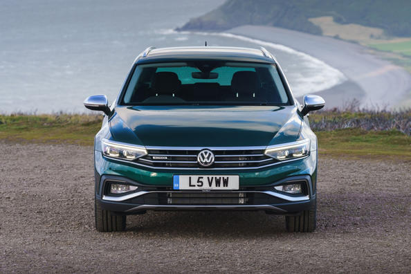 Recensione della station wagon fuoristrada Volkswagen Passat Alltrack Foto 3