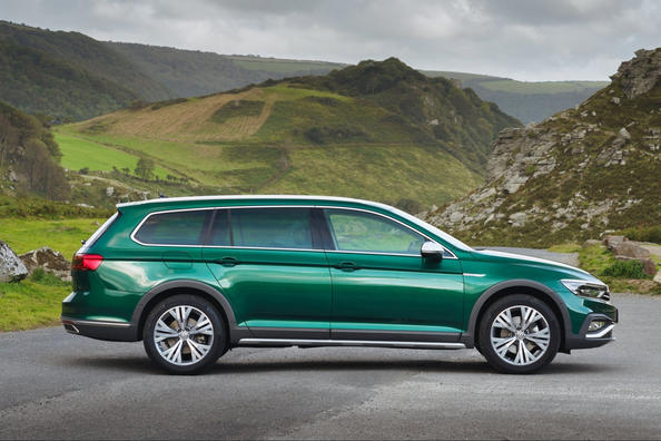 Recensione della station wagon fuoristrada Volkswagen Passat Alltrack Foto 5
