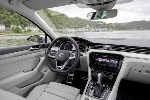 Recensione della station wagon fuoristrada Volkswagen Passat Alltrack Foto 8