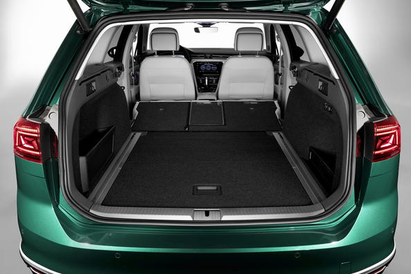 Recensione della station wagon fuoristrada Volkswagen Passat Alltrack Foto 11