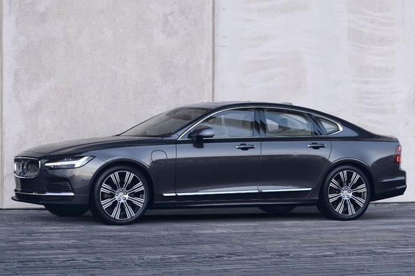 Berlina ridisegnata Volvo S90