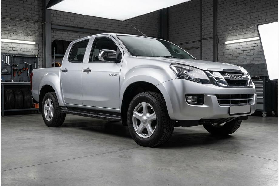 Isuzu D-Max 2011-2019 Pedane Laterali Bosphore Black (2 pz, Alluminio) Foto 1