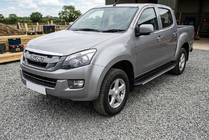 Isuzu D-Max 2011-2019 Pedane Laterali Maya V1 (2 pz, Alluminio) foto 1