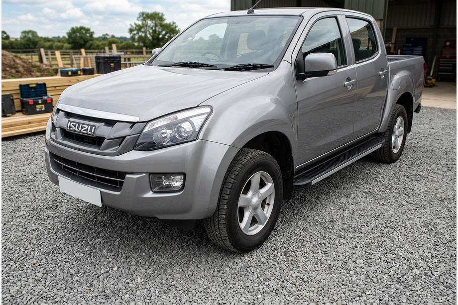 Isuzu D-Max 2011-2019 Pedane Laterali Maya V1 (2 pz, Alluminio) Image