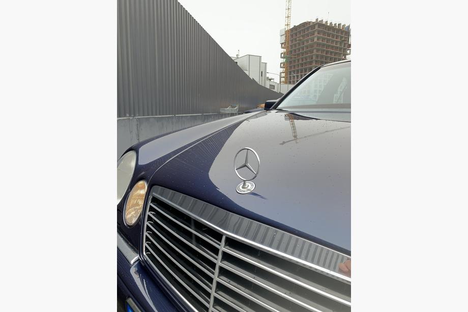 Mercedes E-class W210 1995-2002 Emblema mirino (con scritta) Foto 2