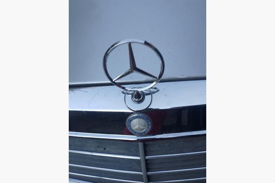 Mercedes E-class W124 1984–1997 Emblema mirino senza scritta (1984-1993) Foto 5