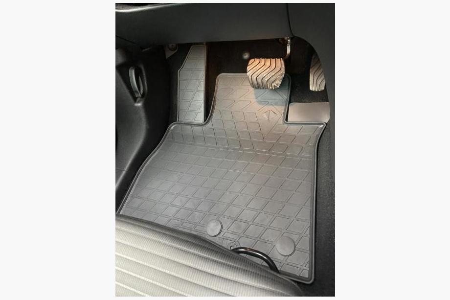 Renault Scenic/Grand 2016–2025 Tappetini in gomma Stingray (4 pz) Image