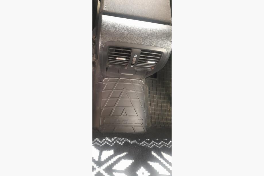Volkswagen Passat B6 2006-2012 Tappetino tunnel posteriore (Stingray Premium) Foto 1