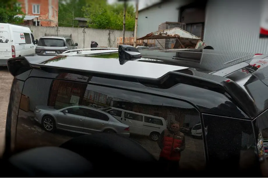 Land Rover Defender 2019- Spoiler V1 (nero) Foto 3