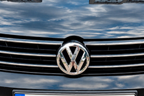 Volkswagen Golf 7/E-Golf 2012-2020 Emblema anteriore 2017-2020 3G0853601B foto 1