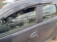 Dacia Duster 2008-2018 Deflettori Finestrini (4 pz, Sunplex Sport) foto 2