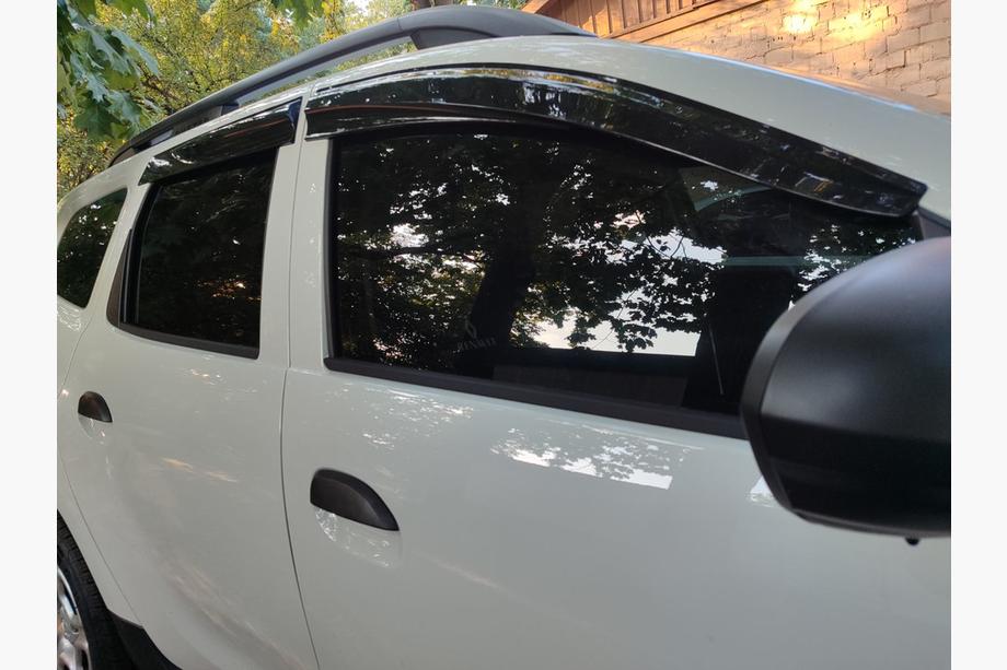 Dacia Duster 2018-2024 Deflettori Finestrini (4 pz, Sunplex Sport) Foto 2