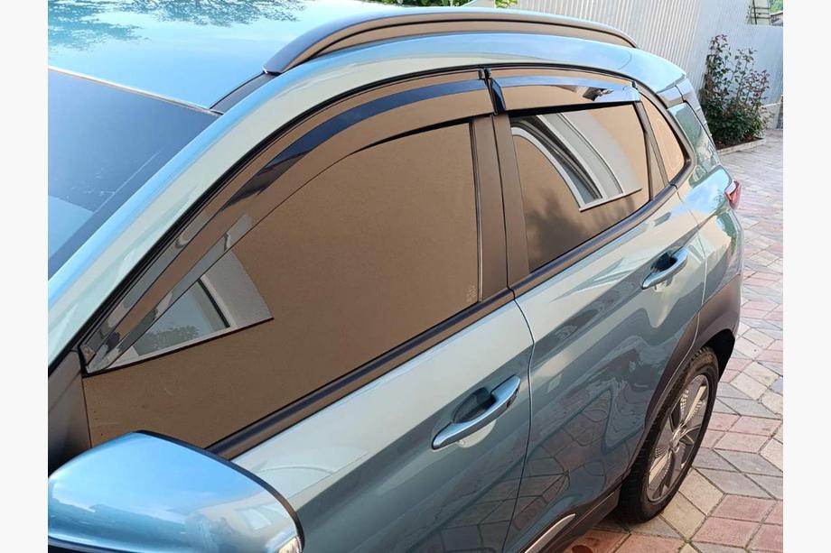 Hyundai Kona 2017-2023 Deflettori Finestrini (4 pz, Sunplex Sport) Foto 4