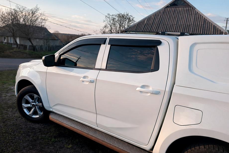 Isuzu D-Max 2019- Deflettori Finestrini (4 pz, Sunplex Sport) Foto 7