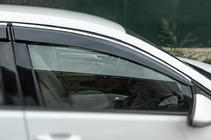 Volkswagen Golf 7/E-Golf 2012-2020 Deflettori Finestrini con Modanatura Cromata HB (4 pz, Sunplex Chrome) foto 4