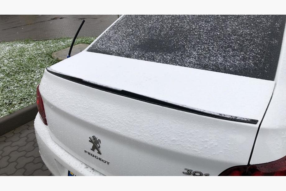 Peugeot 301 2012- Spoiler Lip (Sunplex, nero) (118,5cm x 5,5cm) Foto 6
