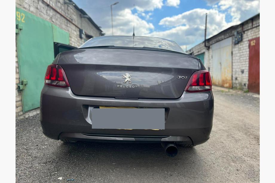 Peugeot 301 2012- Spoiler Lip (Sunplex, nero) (118,5cm x 5,5cm) Foto 4