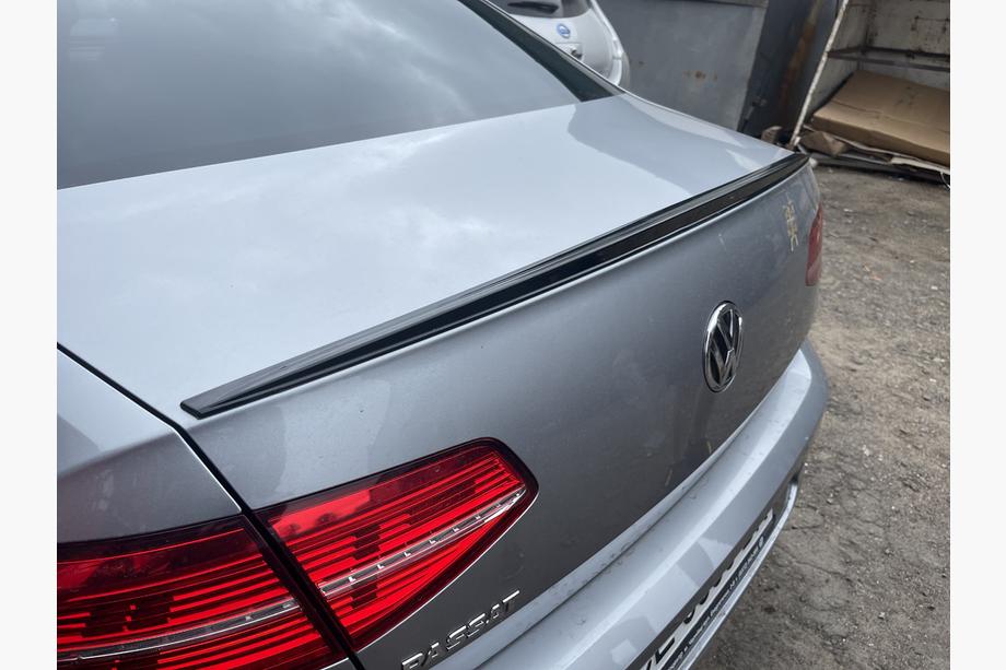 Volkswagen Passat B8 2015-2023 Spoiler LIP (Sunplex, nero) (115,8cm x 6,3cm) Foto 1