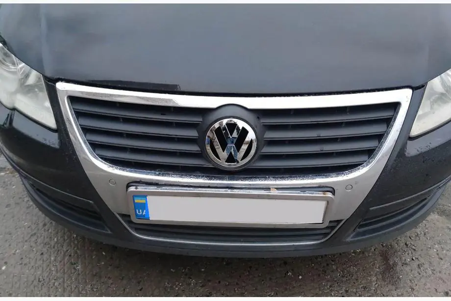 Volkswagen Passat B6 2006-2012 Emblema Anteriore V1 3C0853601C Image