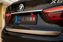 BMW X6 F16 2014-2019 Modanatura cromata sopra la targa foto 1