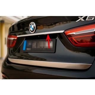 Modanatura cromata sopra la targa foto 1