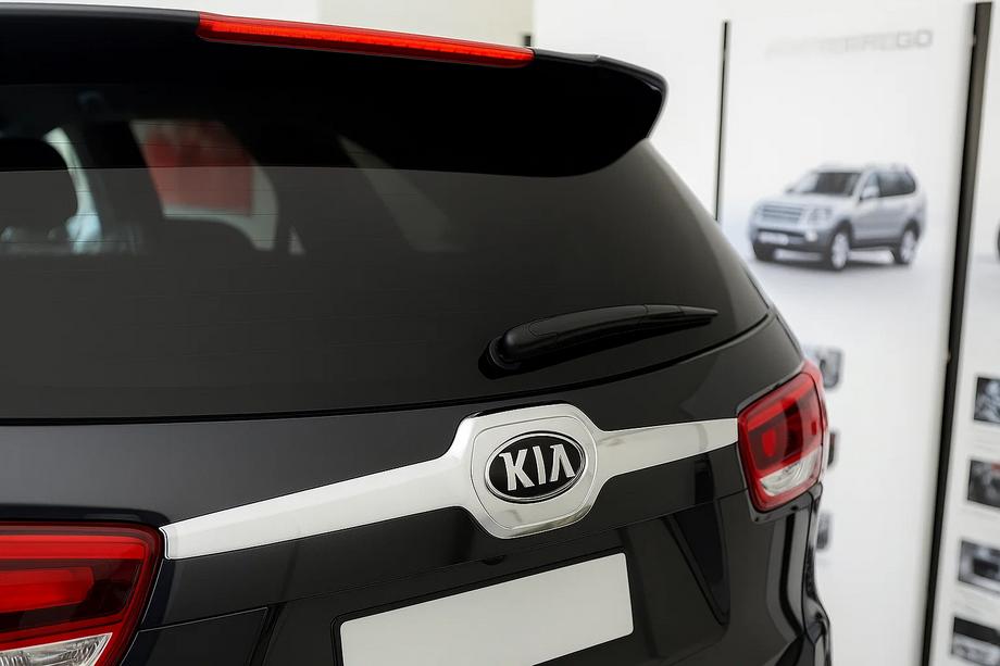Kia Sorento III UM 2014-2020 Copertura bagagliaio sopra targa Libao V1 (Plastica) Image