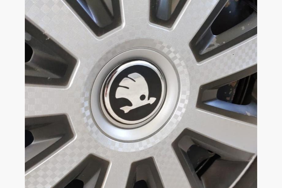 Skoda Adesivi per coprimozzo 54mm (4pz) Image