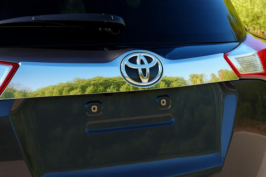 Toyota Rav 4 2013-2018 Modanatura cromata sopra targa paraurti Libao 2013-2016 acciaio inox Foto 1