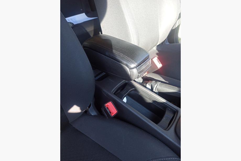 Ford Focus III 2011-2017 Bracciolo 2015+ Nero Image