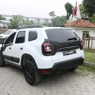 Copertura in plastica per cofano bagagliaio (3 pezzi) Renault Duster 2018-2024 foto 2