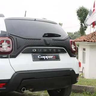 Copertura in plastica per cofano bagagliaio (3 pezzi) Renault Duster 2018-2024 foto 1
