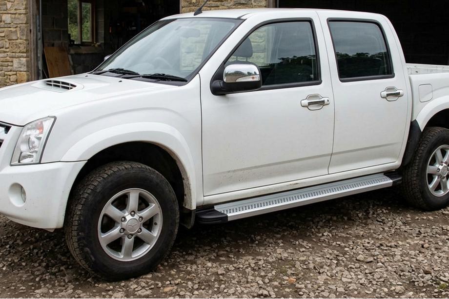 Isuzu D-Max 2002-2011 Pedane Laterali Maya V2 (2007-2012, 2 pz, Alluminio) Image