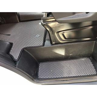 Tappetini per battitacco EVA (3 pz, neri) Ford Transit 2014- foto 3