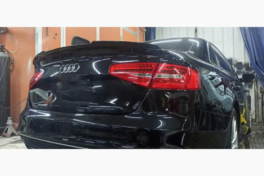 Audi A4 B8 2007-2015 Spoiler HongHang (ABS, Nero Lucido) Image