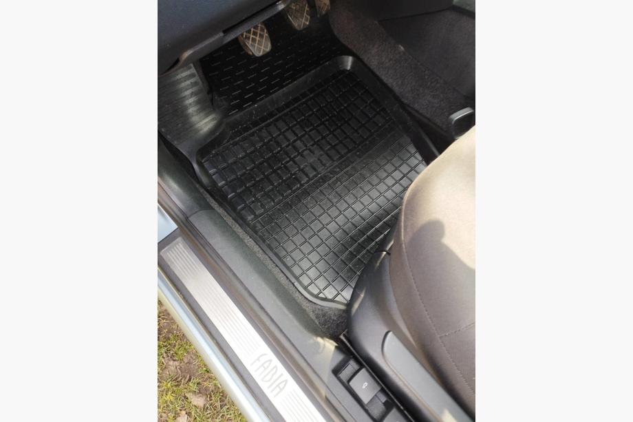 Skoda Fabia 2000-2007 Tappetini in gomma con bordo (4 pz, Polytep) Image